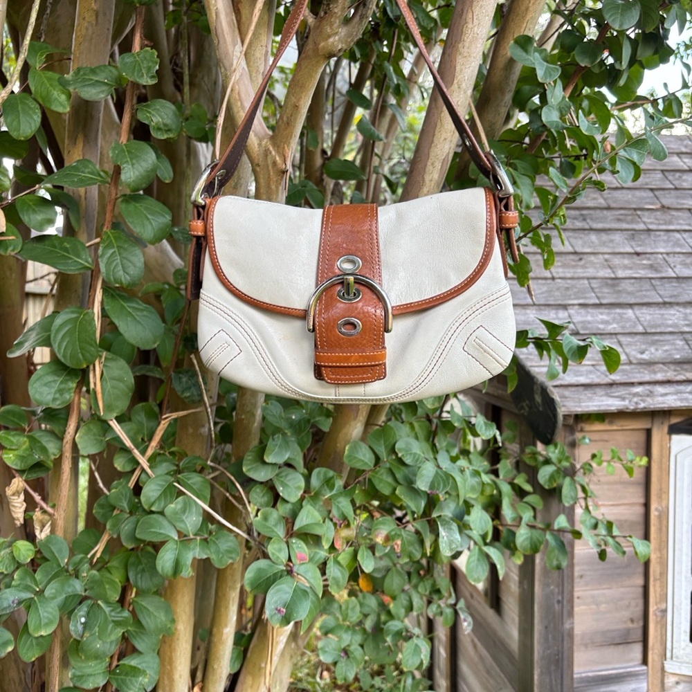 Coach Cream and Tan Shoulder Bag - Picture 11 of 12
